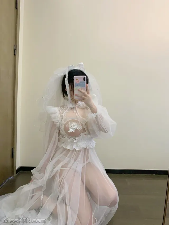 Coser@蜜桃少女是依酱呀: 花嫁 (40 photos)