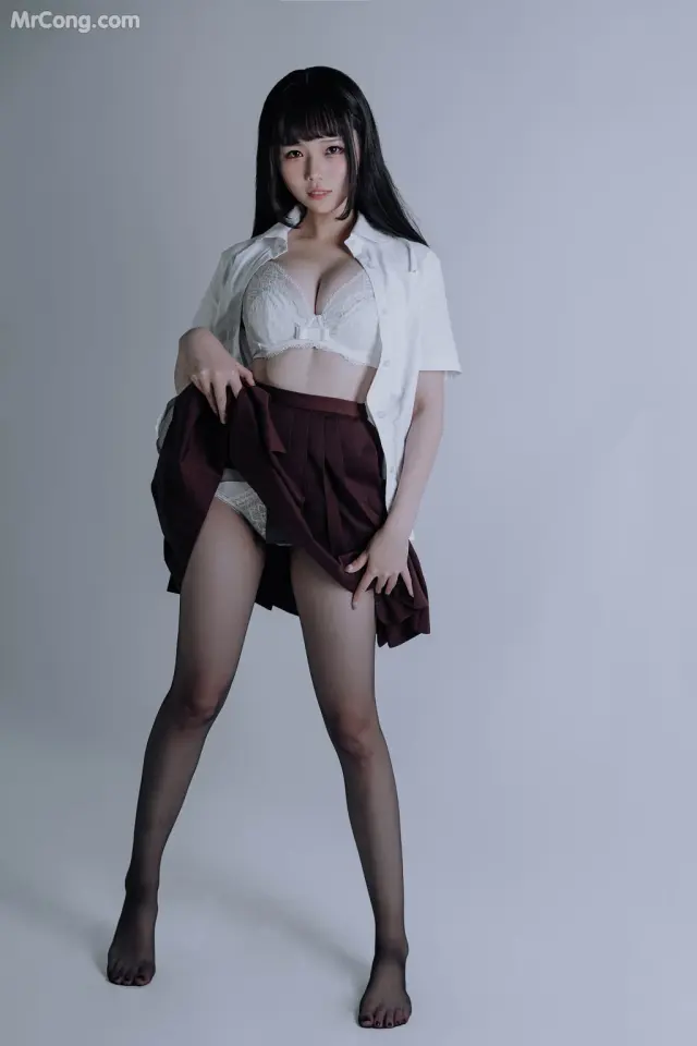 Coser@七月喵子 (qiyuemiaozi) No.011: 黑丝jk (31 photos)