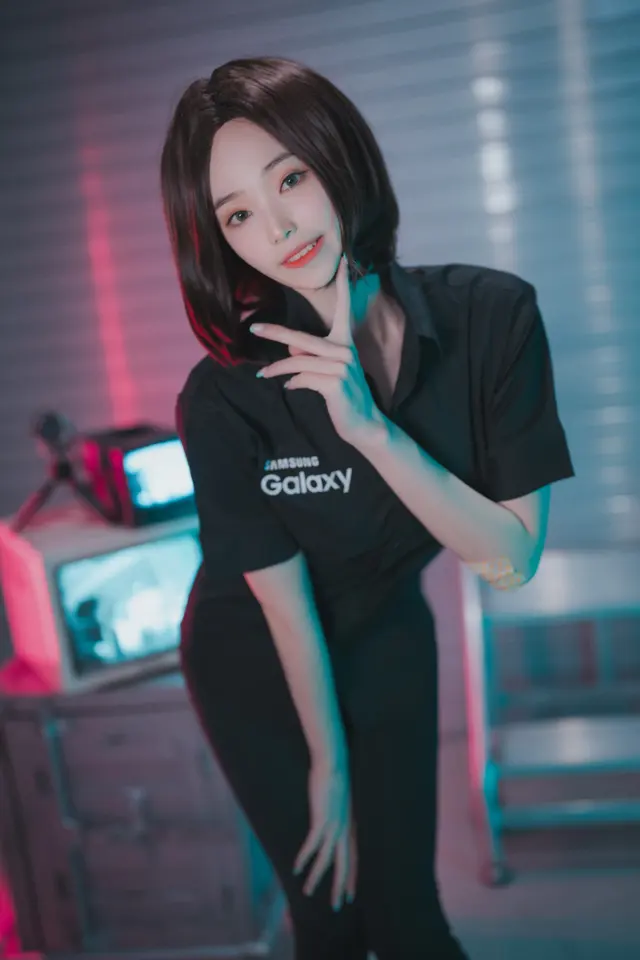 DJAWA Photo – Bambi (밤비): “Hi Sam!”