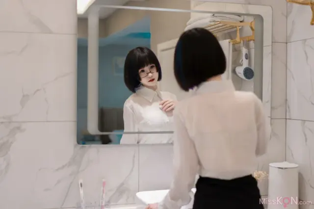 Coser@晕崽Zz - 迷情小秘 (44P)