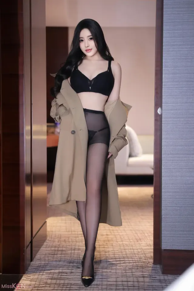 [XR Uncensored] 希雅sia: R18 秀人网模特 极品新人首套高价全尺度作品 风衣下的秘密 (81 photos + 3 videos)