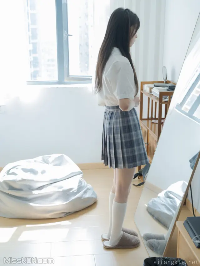 林书辞 – 黄豆粉 (77 photos + 1 video)