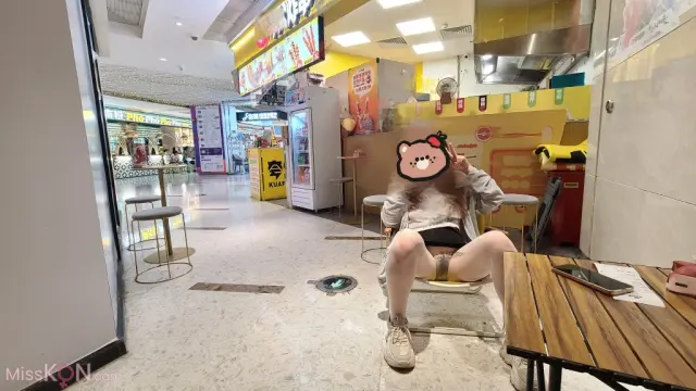 蹲蹲王(dundunyiyayo): 户外露出福利姬 蹲蹲王奇遇记 (86 photos + 14 videos)
