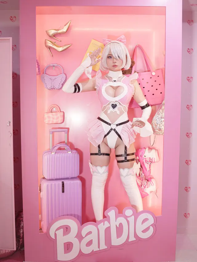 Coser@ZinieQ: 2B Barbie (32 photos + 7 videos)