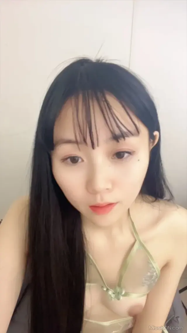小允: 薄纱掩盖不住 曼妙的小腰扭动 全尺度三点都粉 (18 photos + 2 videos)