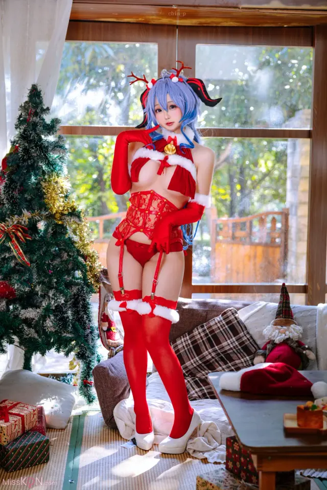 Coser@日奈娇: 甘雨圣诞 (34 photos)