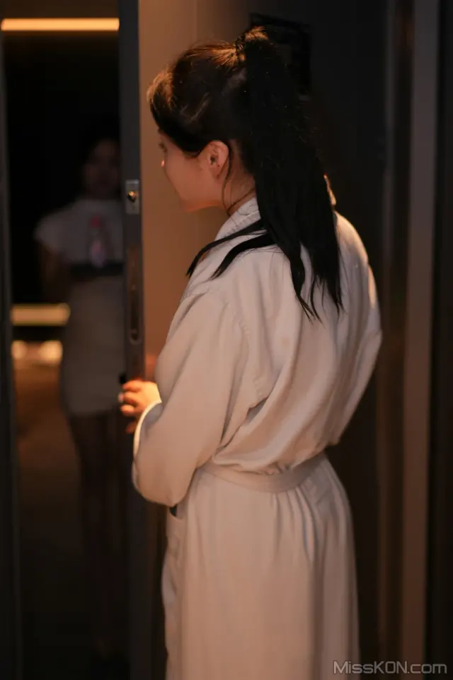 [XR Uncensored] 林幼一 & 谭小灵: 精油按摩内购版 (132 photos)
