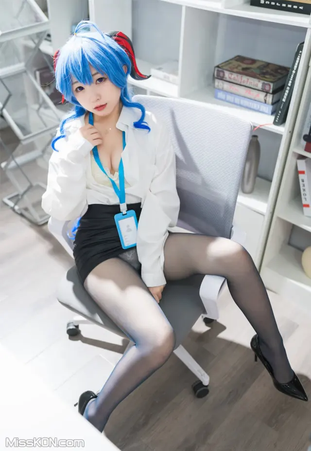 Coser@花铃: 甘雨秘书OL (93 photos)