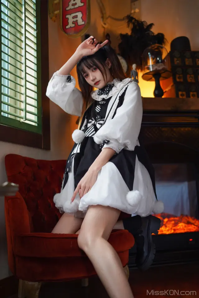 Coser@兔子Zzz不吃胡萝卜: 怪盗魔术师 (31 photos)