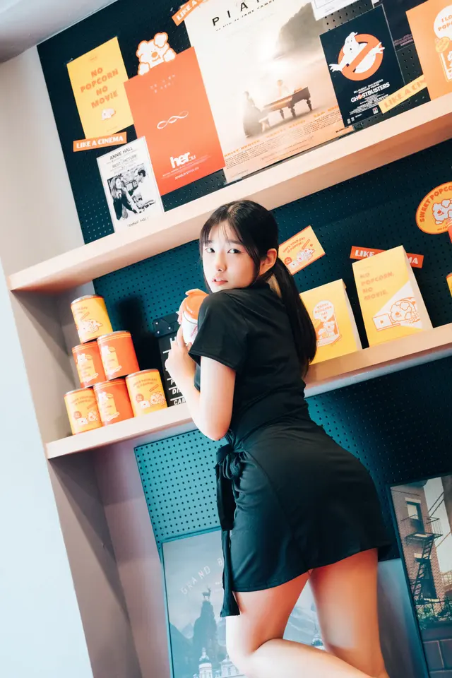 [Loozy] Sonson (손손) – Cinema Girl (+S.Ver) (123 photos)