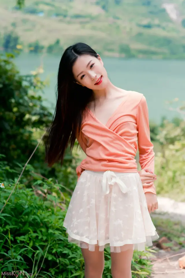 [Private Photoshoot] 杨子嫣: 户外女神的丝袜秀 (259 photos)