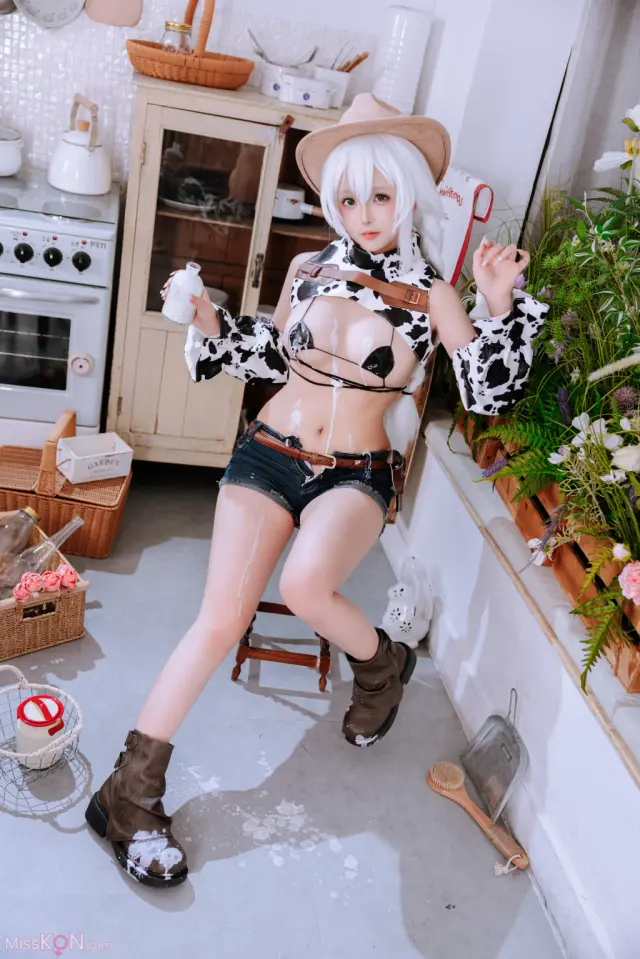 Coser@日奈娇 - 挤奶工 (44 photos)
