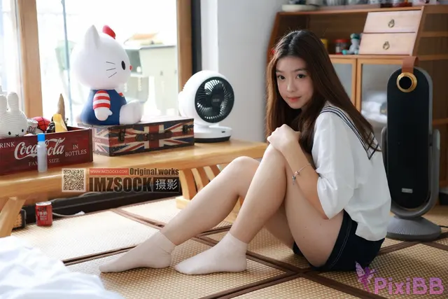 [MZSOCK爱美足] No.371: 雨萌 (102 photos + 1 video)