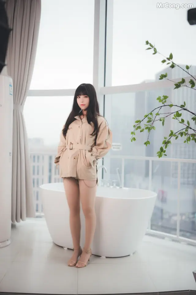 Coser@汪知子 Vol.011: 风衣 (54 photos)