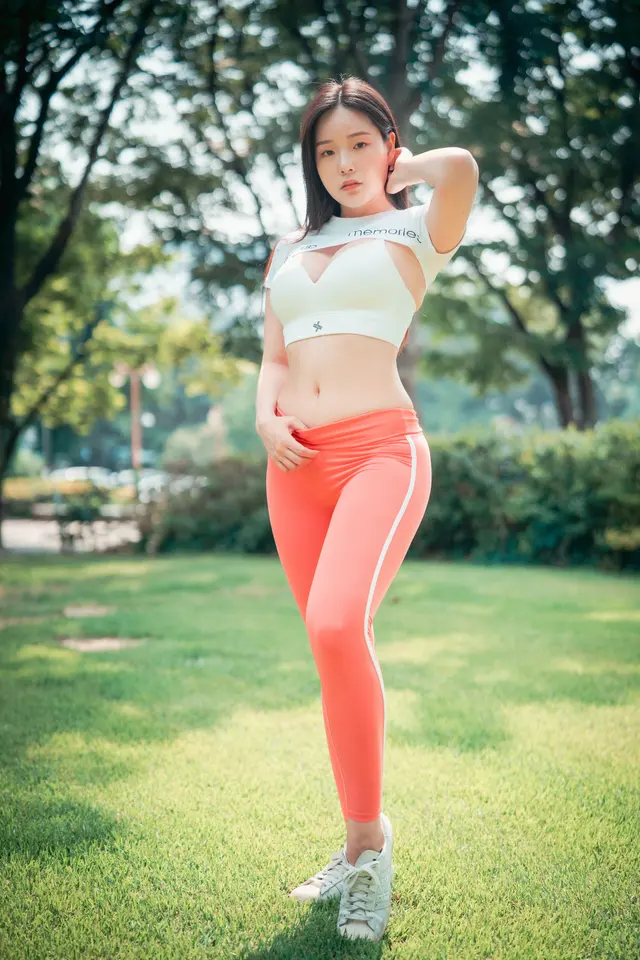 DJAWA Photo – Pia (피아): “Loose and Tight Salmon Pink”