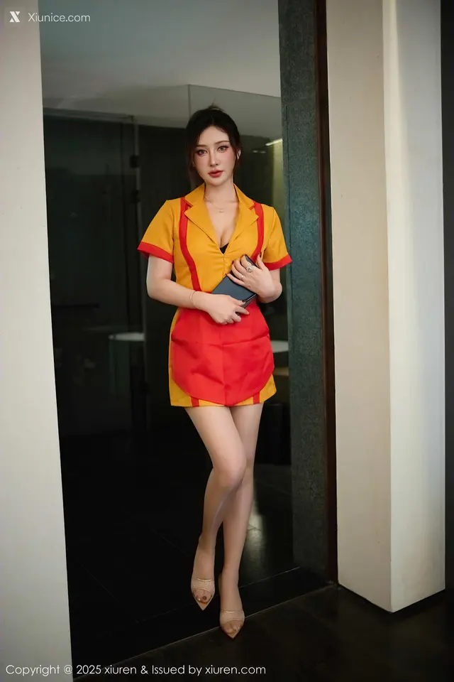 Xiuren秀人网 No.9695 蕾蕾醒了没 (42 photos)