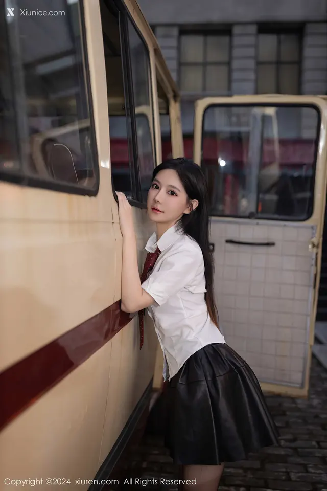 Xiuren秀人网 No.7957 幼幼 (80 photos)