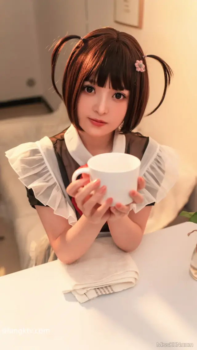 Coser@草莓味奈奈兔: 付费福利私拍合集 (214 photos + 21 videos)