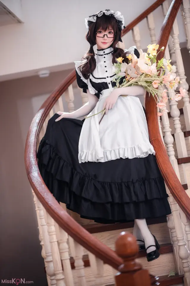 Coser@阿包也是兔娘: 传统长裙女仆 (47 photos)