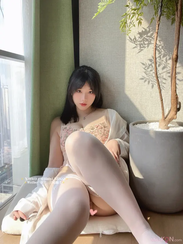 Coser@是一只废喵了: 2024年01月Fantia订阅合集 (64 photos + 3 videos)