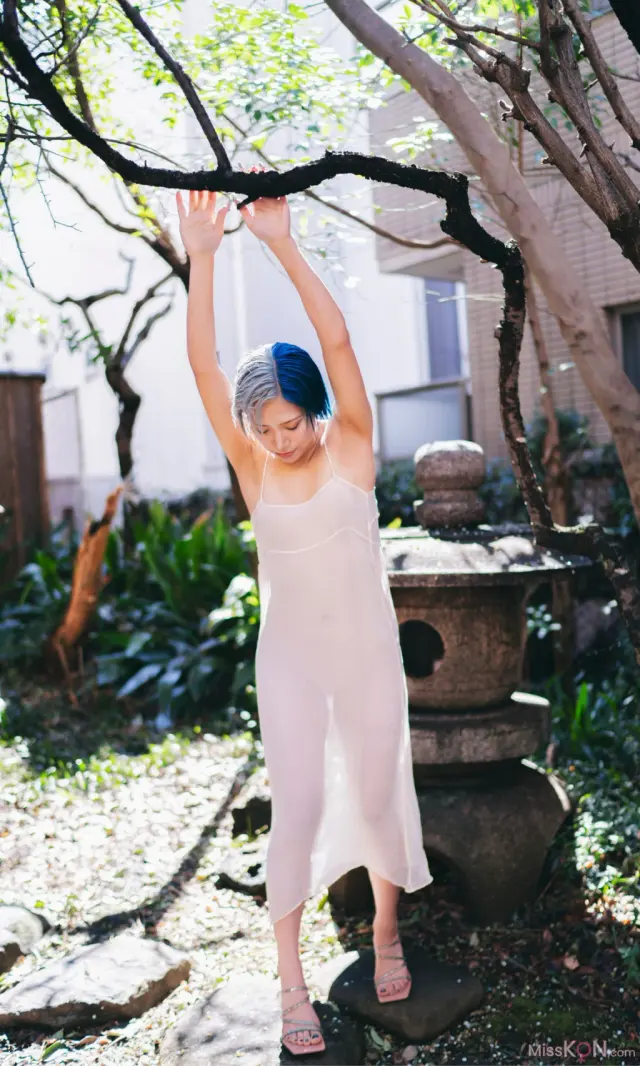 [JP] 信子 (ぱーてぃーちゃん): 【デジタル限定】写真集「抱いて・・・」 週プレ PHOTO BOOK (56 photos)