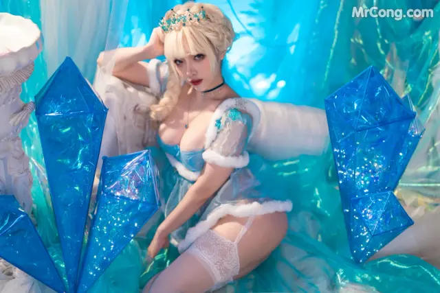 Coser@雯妹不讲道理 No.073: 冰雪 (32 photos)