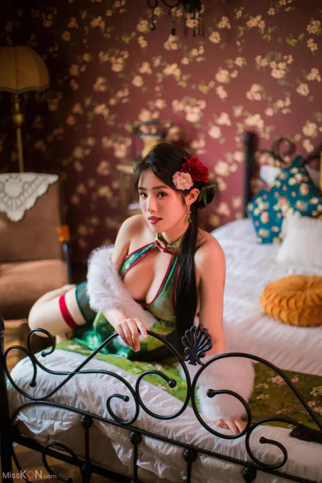 Coser@钛合金TiTi: 绿色旗袍 (82 photos + 1 videos)