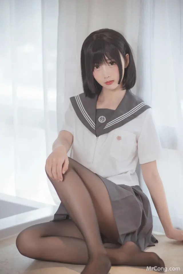 Coser@面饼仙儿 No.016: 脑内少女 黑丝JK (25 photos)