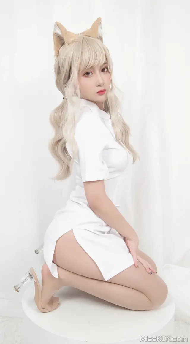Coser@洛璃LoLiSAMA: 橘猫护士 (107 photos)