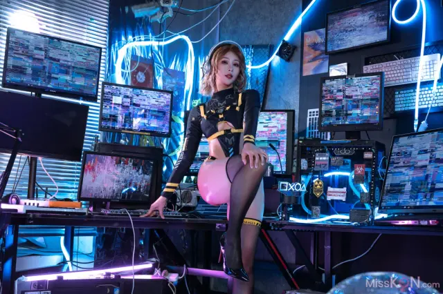 Coser@云溪溪 (Yunx1x1) & 奶桃: 骇入 (100 photos + 1 video)