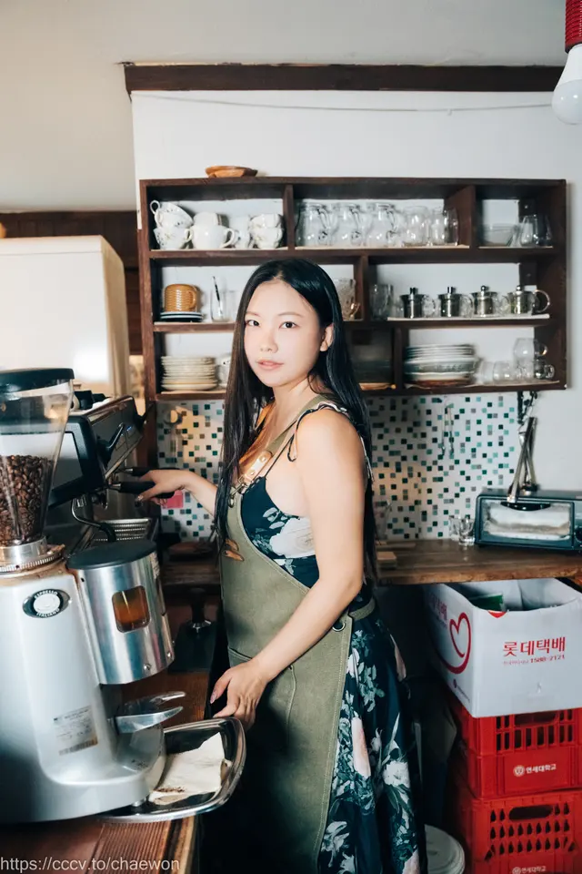 [Loozy] Ssunskey: Role Cafe (173 photos)