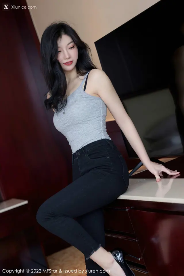 MFStar Vol.557: 人间荒糖 (71 photos)