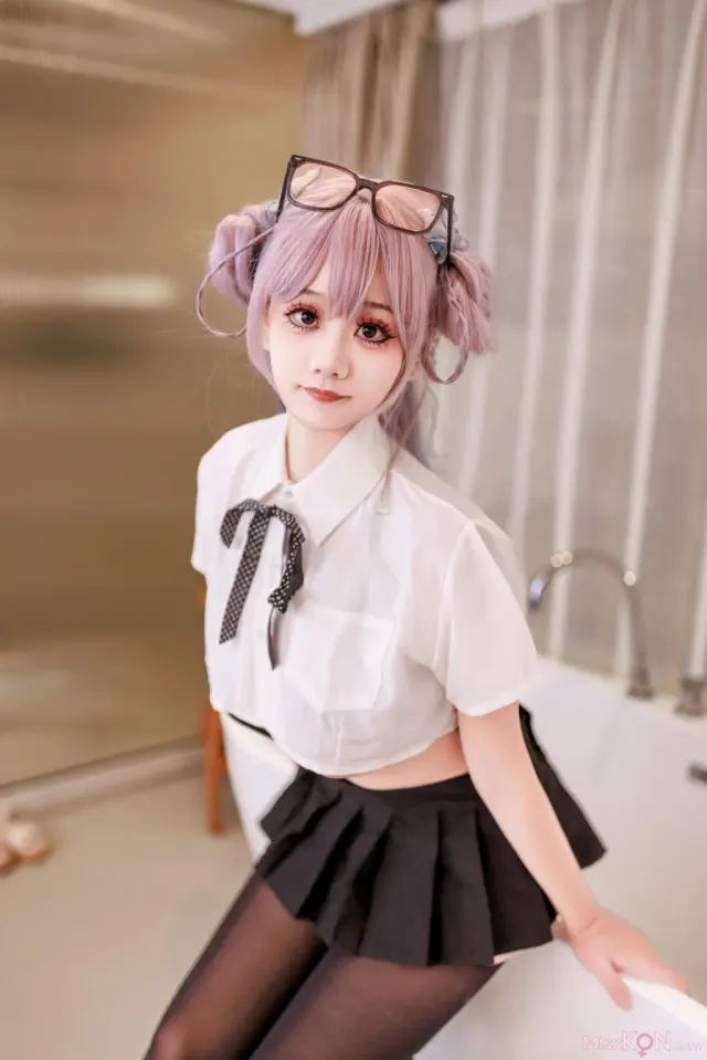 Coser@阿雪雪: 居家女高 (64 photos + 2 videos)