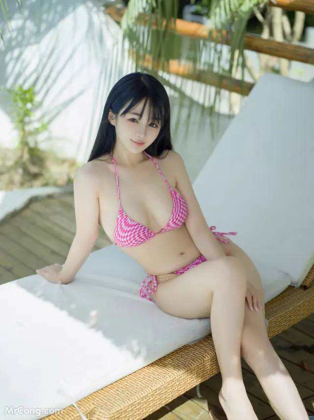 Coser@桜井宁宁: 粉色比基尼 微风 (50 photos)