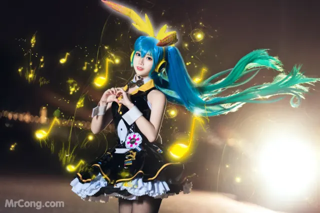 Coser@面饼仙儿 No.040: 初音Miku (19 photos)