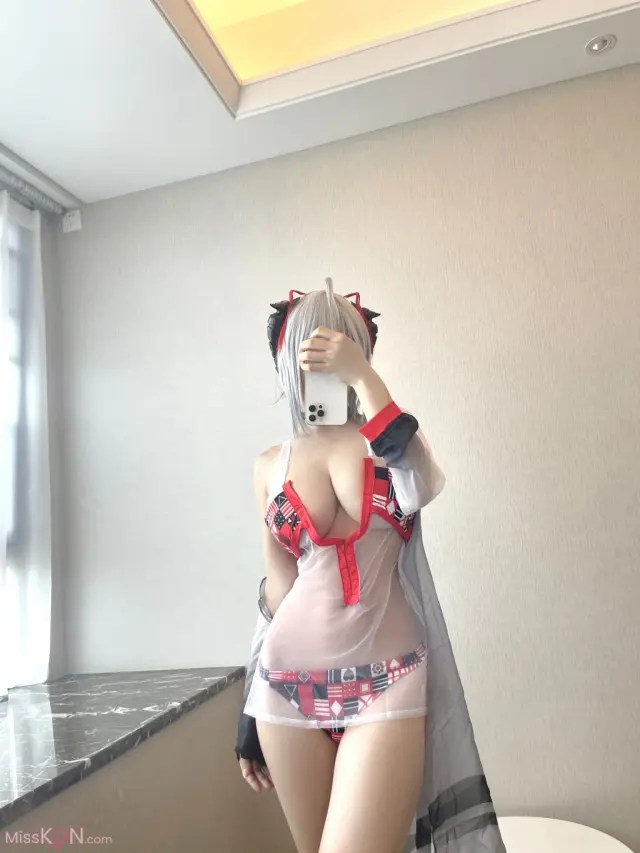Coser@小仓千代w: 明日方舟 W泳装 (21 photos)