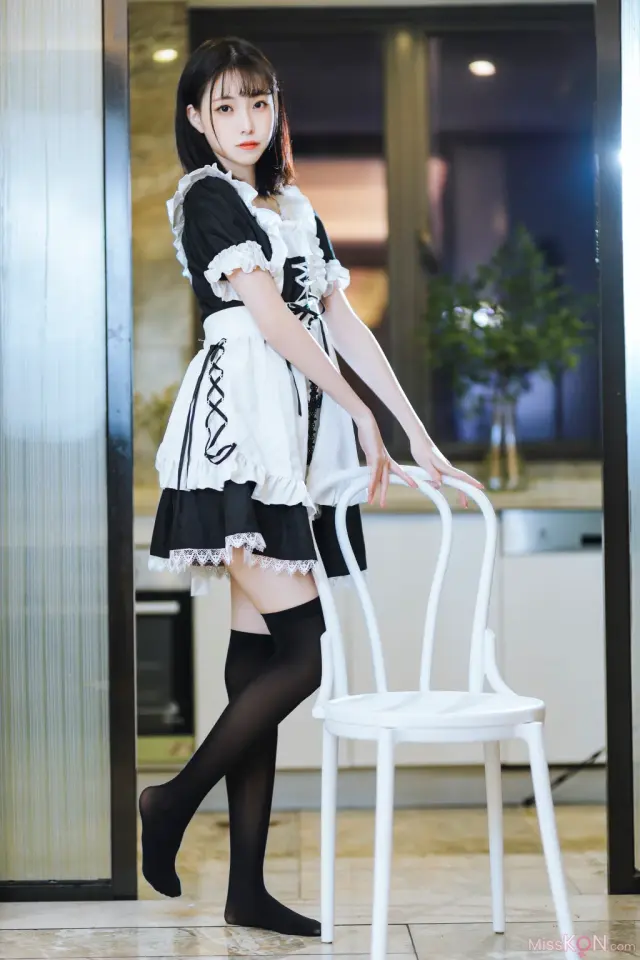 Coser@许岚LAN: 短裙女仆 (40 photos)