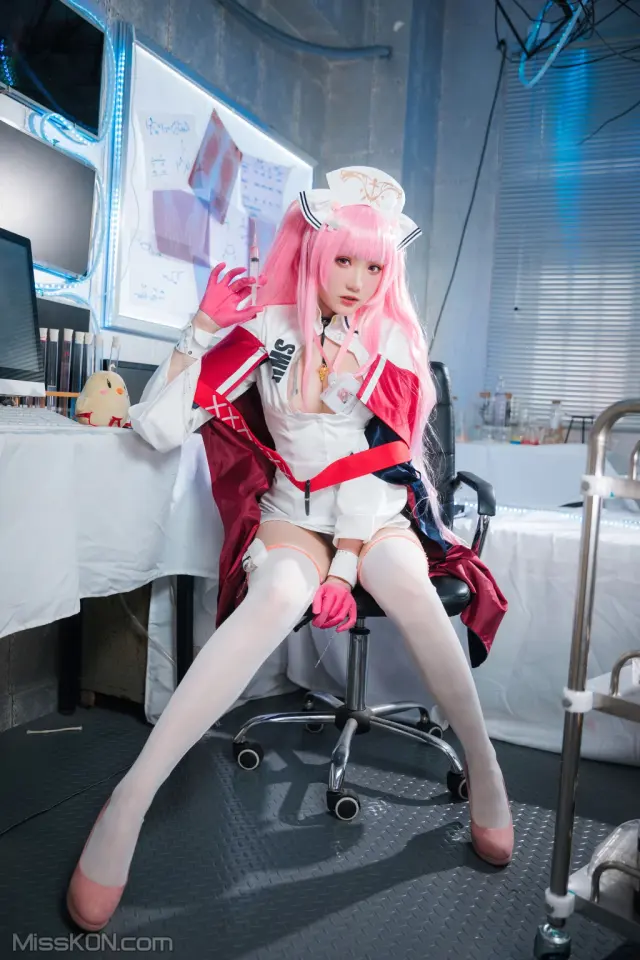 Coser@瓜希酱: 英仙座护士 (20 photos)