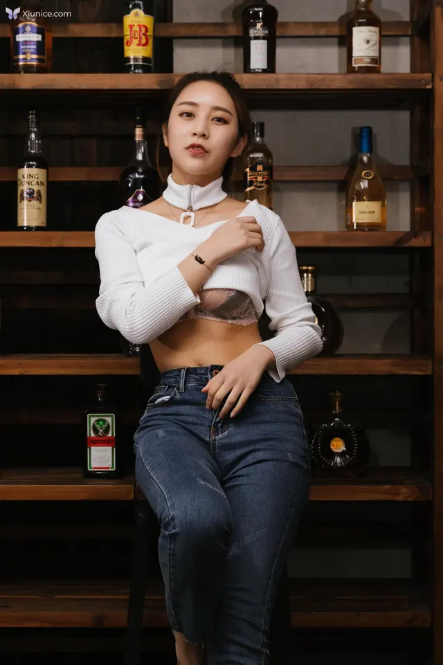 Xiuren Uncensored 4K Qiao Yi Lin 乔依琳 – R18 秀人网模特 酒窖中的爱抚 (66 photos)