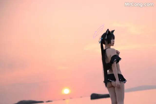 Coser@G44不会受伤 Vol.085: 碧蓝档案 黑見芹香 海边泳装 (20 photos)