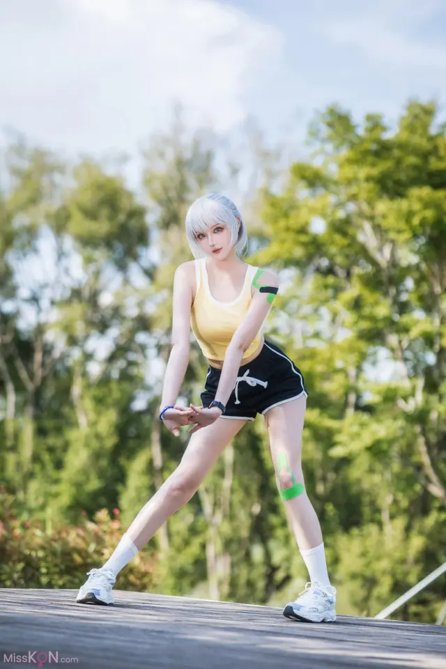 Coser@瓜希酱: 灵笼-白月魁运动服 (15 photos)