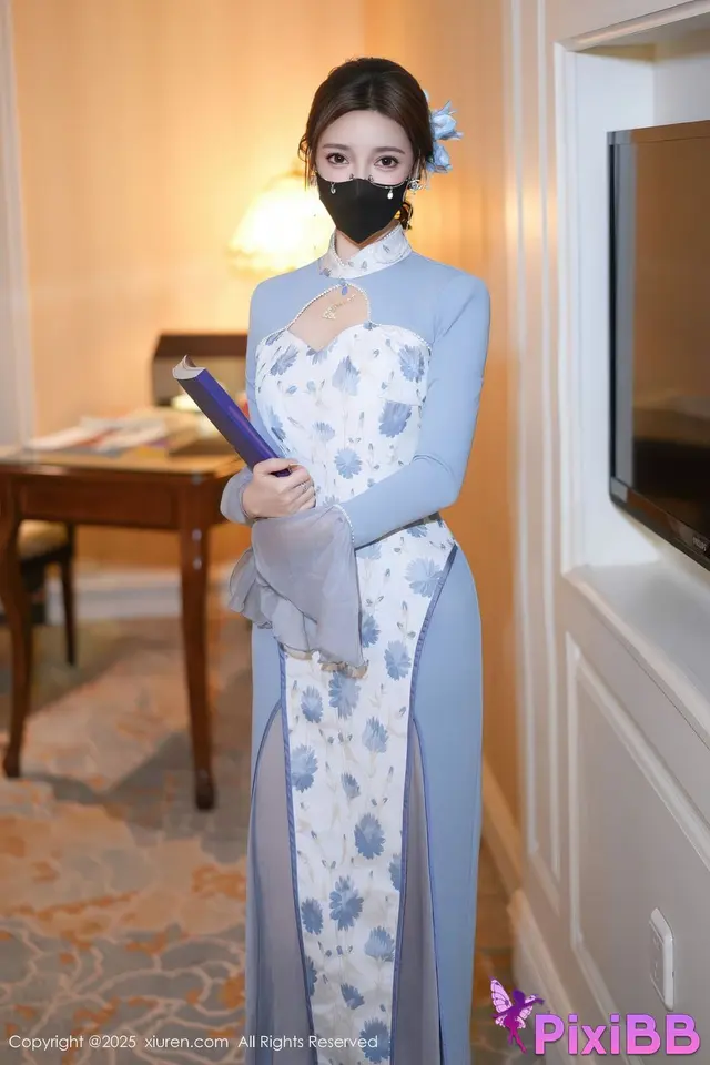 XIUREN No.11033: 桃桃·夭夭twins (81 photos)