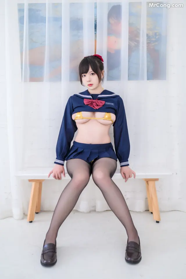 Coser@皮皮奶可可爱了啦: 黄金内衣jk (50 photos)