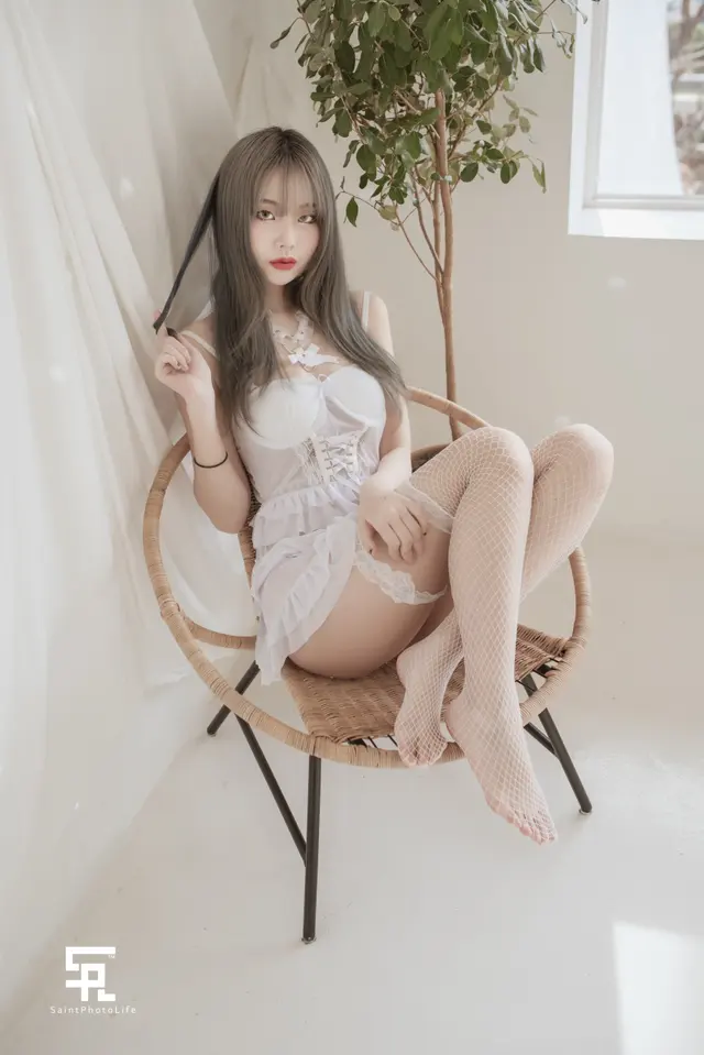 SAINT Photolife – Yuna (유나) – Growing Up Vol.1 (77 photos)