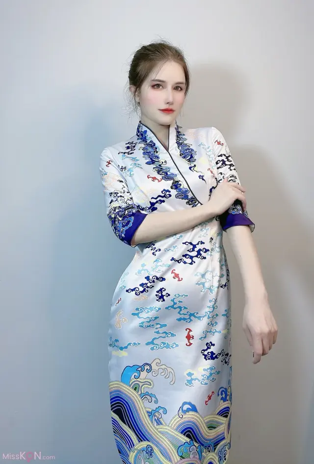 Coser@鹿八岁: 预售期间附送自拍图 (27 photos + 1 video)