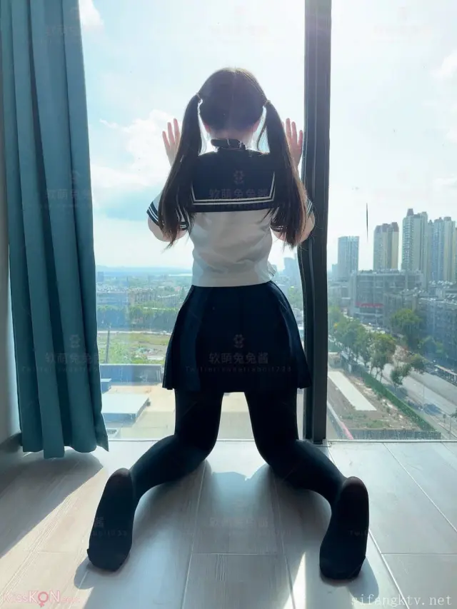 Coser@软萌兔兔酱: 清纯可甜可盐白虎一线天萝莉女神 高价私拍五部合集 (248 photos + 5 videos)