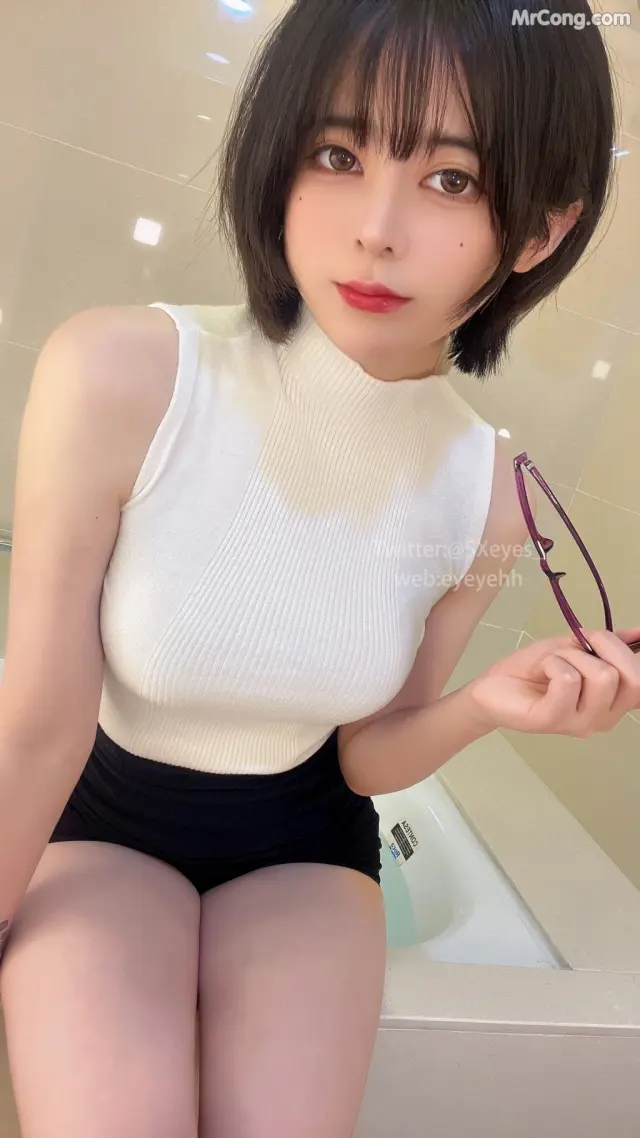 Coser@眼酱大魔王w Vol.091: 风吕に入る (26 photos + 1 video)