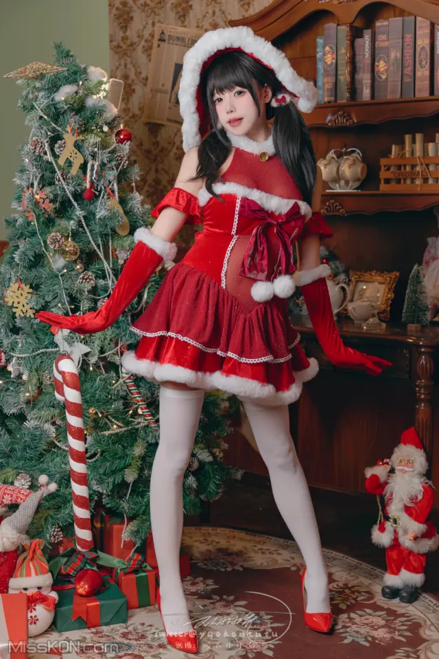 Coser@黏黏团子兔: 魔女圣诞夜 (70 photos + 1 video)