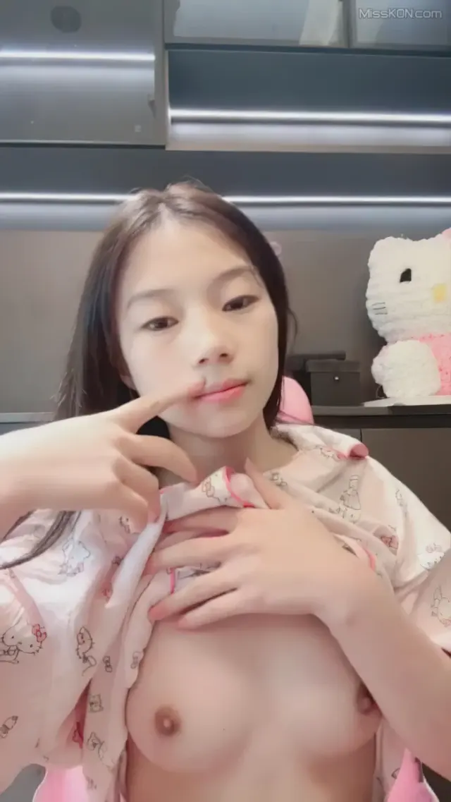吧啦: 清纯少女下海 边跳边脱光光 (42 photos + 4 videos)