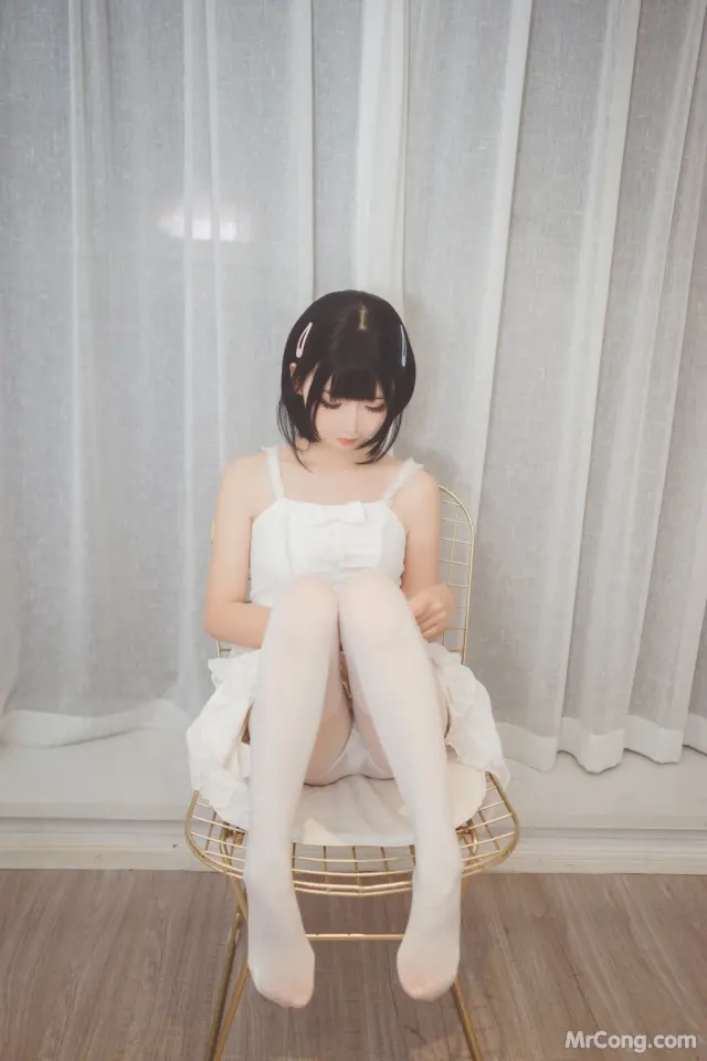 Coser@面饼仙儿 No.039: 白色空间 (10 photos)